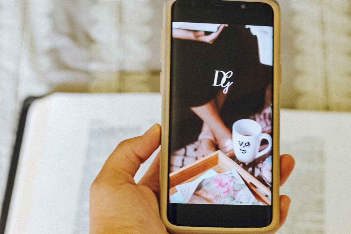 Bible Study Tools to Use in Your Quiet Time | The Girl Who Does Everything
